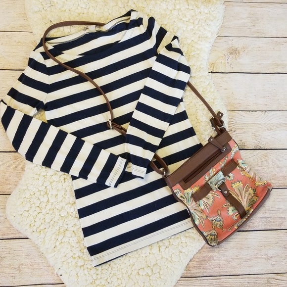 Chaps Handbags - Chaps GUC Coral Pattern Crossbody Purse